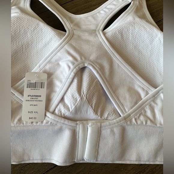 SOMA Seamless Key Racerback. Size XXL and color is Optic White. $32 - Picture 6 of 8